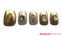 クリアな輝きがハッピーな未来を照らし出す、「ラッキーカラーストーン」ネイル |