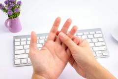 冷えたガチガチ指先を温める！簡単ポカポカ指マッサージ - ビューティーガール