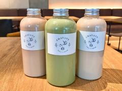 お洒落かわいい！ 表参道で人気のミルクティー専門店『CHAVATY』で茶葉の香りを楽しむひとと