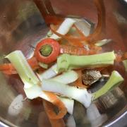 野菜の皮、捨てないで！栄養たっぷりのだしがとれます！ベジブロスのレシピ - ビューティ