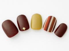 【365日ネイル】冷え込む週末はレトロなダークブラウンネイルでほっこりと |