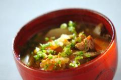 ゴマ油が効いてる！ 栄養＆ボリューム満点「根菜豚汁」 - ビューティーガール