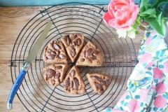 甘いものが苦手な彼に！砂糖控えめビターチョコスコーンレシピ - ビューティーガール