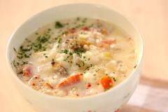 アサリと野菜の旨みたっぷり！ 具だくさん「クラムチャウダー」 - ビューティーガール