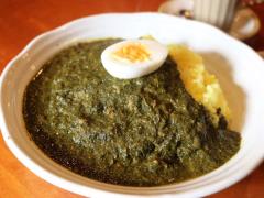 南新宿で18年愛される絶品「カレー」！ 昼はカレー・夜はバー、ふたつの顔を持つ『ムーン