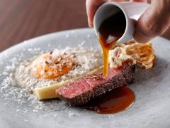 極上「和牛」をあれこれ味わう！ ネオン街を遊び尽くしたグルマンたちのヒミツの肉フレン