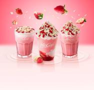 マックカフェ、⾒た目も華やかなドリンクが今年も登場　甘酸っぱいいちごに恋をする - ビ