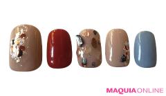 アンバーな輝きが際立つ、アートな「ホログラム」ネイル |