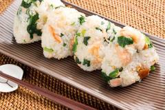 お花見にもぴったり♡簡単に作れる「絶品おにぎりレシピ」10選 -