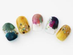 【365日ネイル】大胆なペイントと繊細なシェルで大人な春を感じるペイントネイル｜クリム