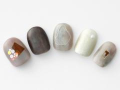 【365日ネイル】クールな中に女らしさをチラリ…儚げなグレートーンネイル｜クリムトネイ