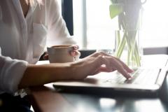 旬なカラーやデザインは何？オフィスでもできる大人の「春ネイル」デザインリスト♡ -