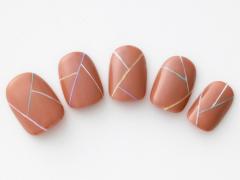 【365日ネイル】ラインで春をさりげなく投入…モカベージュ×パステルラインネイル |