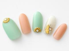 甘くなりがちな春の装いも“ほんのりオリエンタル”なネイルでこなれる！ |