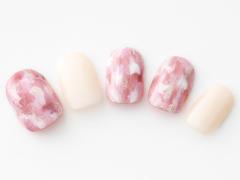 【365日ネイル】満開の桜のような華やぎ感を…ペイントマーブルで作る大胆ピンクグラデ