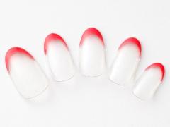 【365日ネイル】気持ちをシャキッとさせる“幅細め”のクリアレッドフレンチ |