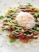 簡単なのにボリューム満点！彼も子供も大満足の「絶品丼物レシピ」10選 -