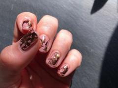 夏の準備OK？「派手目ニュアンスネイル」で指先から先手必勝♡ -