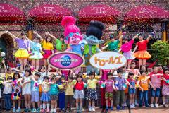 つばきファクトリー、USJにサプライズ登場　「トロールズ」と夢の共演に「幸せな想い出」