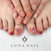 おしゃれ度ワンランクアップ！夏におすすめのハンド＆フットお揃いネイル -