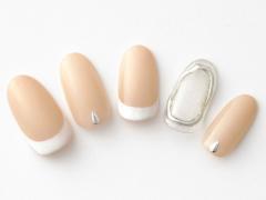 【365日ネイル】王道コンビを今っぽく！モードな逆フレンチネイル |