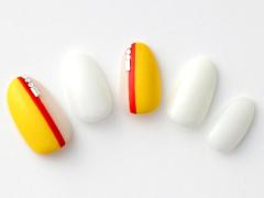 【365日ネイル】体を動かす休日は…スポーティな縦ラインのアクティブネイル |