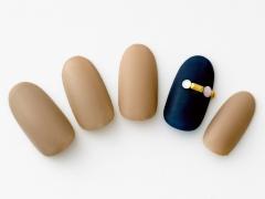 【365日ネイル】モードカラー×マットのこなれた手元で軽装をクラスアップ！ |