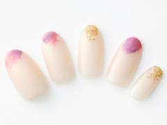 【365日ネイル】ぶきっちょさんでもこなれる！先端ペイントで色と輝きを楽しむベージュネ