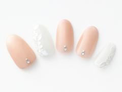 黒ドレスのときのネイルのカラーとデザインは？｜パステル、ヴィヴィッド、モノトーン…