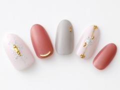 【365日ネイル】じゅわっとにじむような血色感で色っぽく…くすみレッドを効かせたエレガ