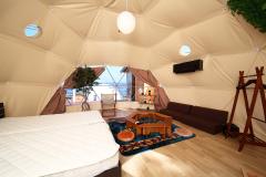 「伊勢志摩グランピング グランドーム伊勢賢島」ドームテントに宿まれる新施設、夜限定バ
