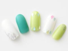 【365日ネイル】オーロラの雫で雨模様を楽しげに♪爽やか＆ポップなグリーングラデネイル