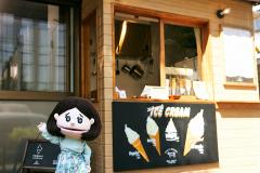 1日300個売れる「牛乳ソフトクリーム」！老舗の牛乳配達店による濃厚な絶品ソフトを堪能【