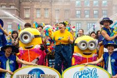 渡辺直美、USJにミニオンとサプライズ登場　全身ビショ濡れに