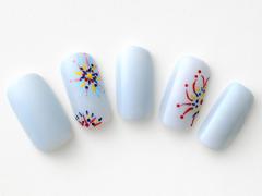 【365日ネイル】花火ペイントで夏気分をUP♪浴衣に似合う涼やかネイル |