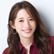 前髪だけでこんなに変わる！ 中途半端な前髪には逆サイドから分けて色っぽさをプラス |