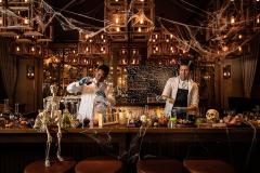 六本木ハイアット、バーが実験室に！奇想天外ハロウィンカクテル＆スイーツ目白押し