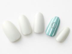 【365日ネイル】ストライプでスッキリ＆ポップに♪夏映えNo.1な大人マリンネイル |