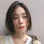 人気のアッシュグレーヘアカラーで透明感とやわらかさを手に入れて！ |