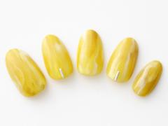 【365日ネイル】季節の移り変わりをワントーンで表現・・・イエローの濃淡ネイル |