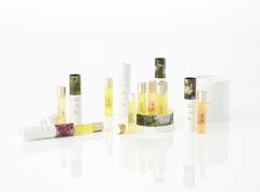 優しく美しい指先へ｜ukaのネイルオイル＆ネイルカラー |