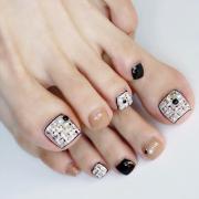 秋ファッションに合わせたい！ シックな大人のツイードネイル【ギ☆のセルフネイル手本帖