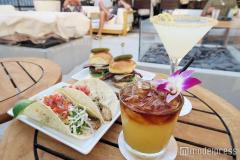 ハワイ「トミーバハマ」でハッピーアワー！リゾート感満点の砂浜バーでお洒落に乾杯＜体