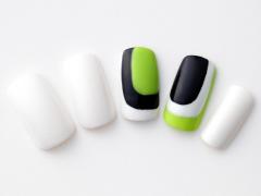 【365日ネイル】辛口カラーで深みと涼やかさを両立！モードなブロックアートネイル |