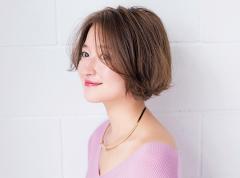 丸顔に似合うボブ＆ショート｜前髪ある・なしのボブや、小顔効果のあるスタイルなど |