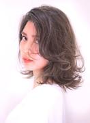 くせ毛さん必見！可愛くキマるクセを生かしたヘアスタイル特集 -