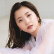 前髪で即・小顔！おしゃれムード漂う「透け束バング」で顔に縦のラインをつくって |