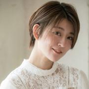 ストレートのショートヘア特集｜前下がりヘア～おすすめのストレートアイロンなど |
