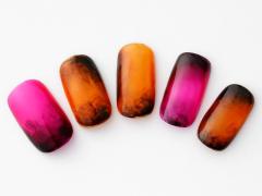 【365日ネイル】ハロウィンを意識して“攻め”モードに…妖艶なマーブルネイル |