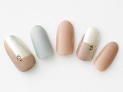 【365日ネイル】上品カラーでほんのりモードに…淡いトーンのブロックアートネイル |